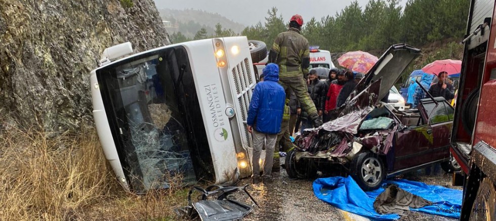 Bursa'da midibüsle otomobilin çarpıştığı kazada 1 kişi Hayatını kaybetti, 4 kişi yaralandı