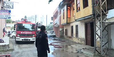 Antalya'da tarihi konakta çıkan yangında bir kadın pencereden atlayarak kurtuldu