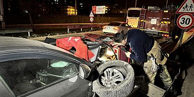 Bursa’da aracın patlayan lastiğini değiştiren kişilere otomobil çarptı: 1 ölü, 2 yaralı