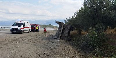 Bursa'da devrilen çimento yüklü kamyonun sürücüsü öldü