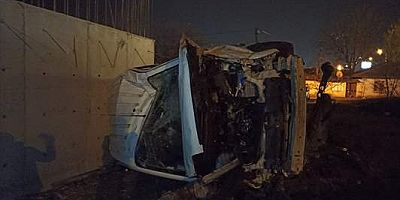 Bursa'da fabrika temeline devrilen araçtaki 3 kişi yaralandı