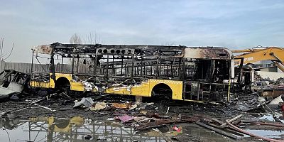 Bursa’da Geri dönüşüm tesisindeki 6 hurda otobüs yandı