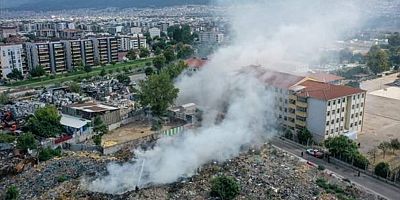 Bursa'da hurdalıkta çıkan yangına müdahale ediliyor