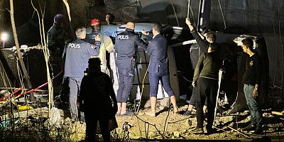 Bursa'da kaza yapan otomobilde sıkışan sürücü kurtarıldı