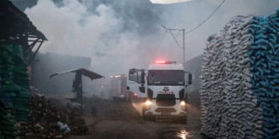 Bursa'da odun ve kömür depolama tesisinde çıkan yangın söndürüldü