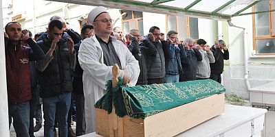 Bursa'da yangın çıkan evde ölü bulunan çocuğun cenazesi defnedildi