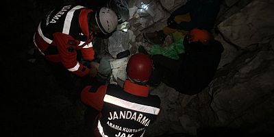 BURSA - Uludağ'ın eteklerinde mahsur kalan iki paraşütçü kurtarıldı