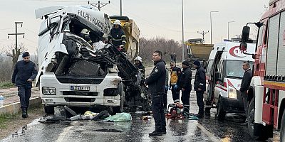 Edirne'de hafriyat kamyonlarının çarpıştığı kazada 1 kişi öldü