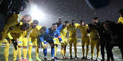 Eyüpspor-Bursaspor karşılaşması elverişsiz hava şartları nedeniyle ertelendi