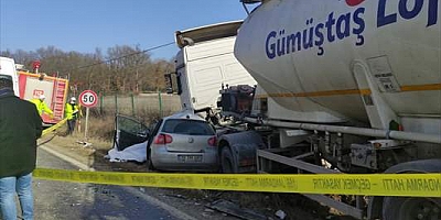 Kırklareli'nde otomobil ile tırın çarpıştığı kazada 3 kişi öldü