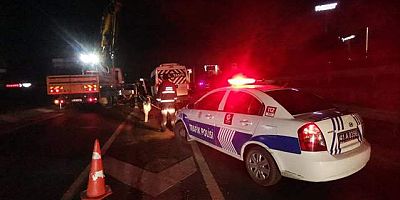 Kocaeli'de bariyere çarpan servis minibüsündeki 1 kişi öldü, 2 kişi yaralandı