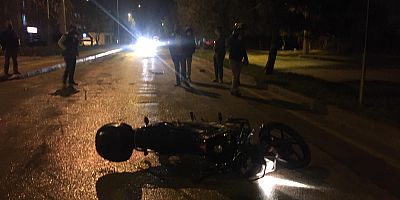 Otomobilin çarptığı motosikletin sürücüsü yaralandı