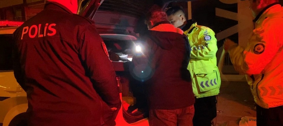 Alkollü yakalanan sürücü aracını öve öve bitiremedi