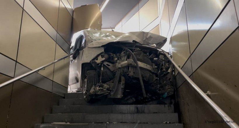 Bursa’da Hafif ticari aracıyla metro istasyonuna daldı