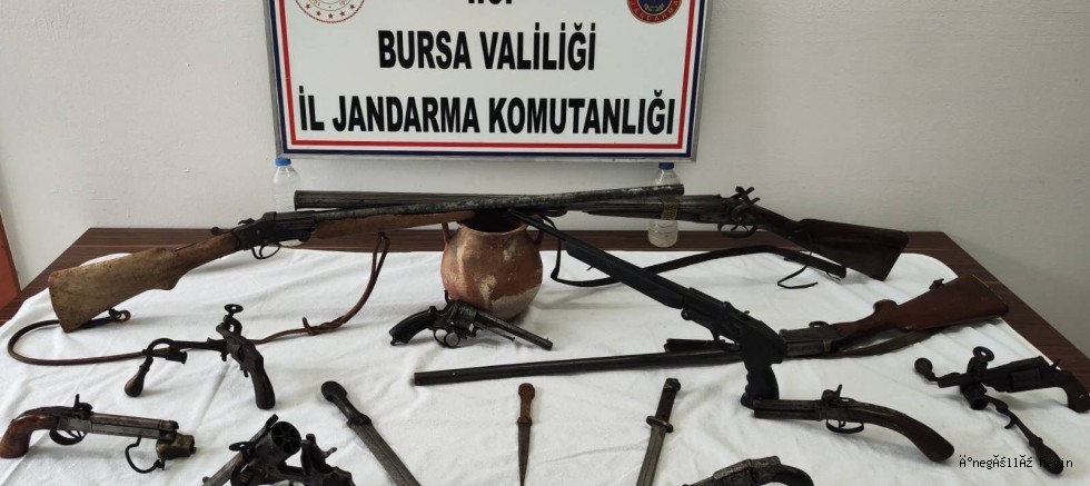 Bursa'da tarihi eser operasyonu: Çok sayıda silah ve obje ele geçirildi