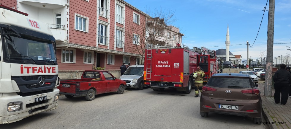 ÇATI KATI YANGINI KORKUTTU: 2 KİŞİ HASTANELİK