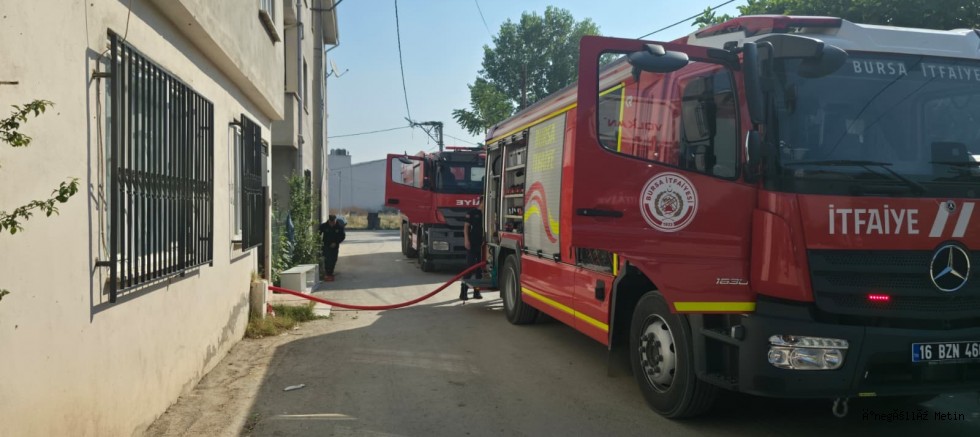 Cerrah’ta 4 Katlı Binanın Çatısında Yangın