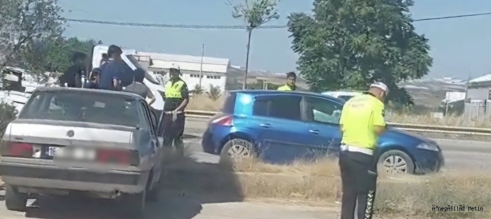 D-200 Karayolu’nda Otomobil Refüje Çıktı: 4 Yaralı