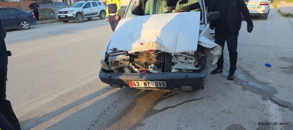 Direksiyon Hakimiyetini Kaybetti, Park Halindeki TIR’a Çarptı