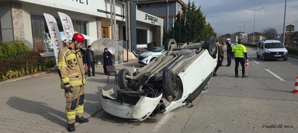 İnegöl’de Lastik Patlaması Sonucu Takla Atan Araçta Sürücü Yaralandı