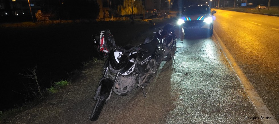 İNEGÖL ALANYURT’TA OTOMOBİL İLE MOTOSİKLET ÇARPIŞTI: 1 YARALI