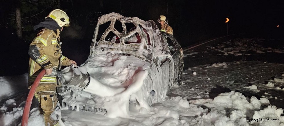 İnegöl Cerrah Mahallesi’nde otomobil alev aldı