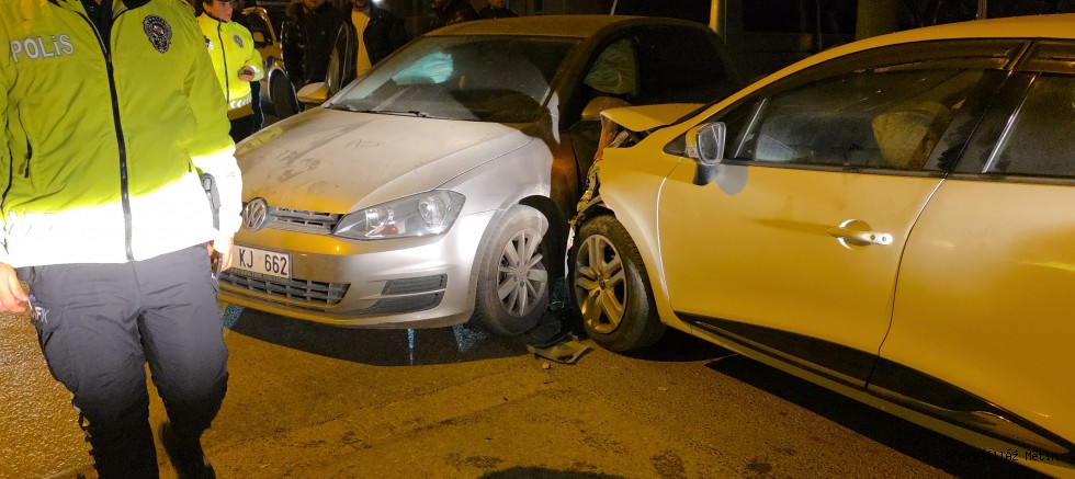 İnegöl’de 3 Araçlı Kaza: 3 Kişi Yaralandı