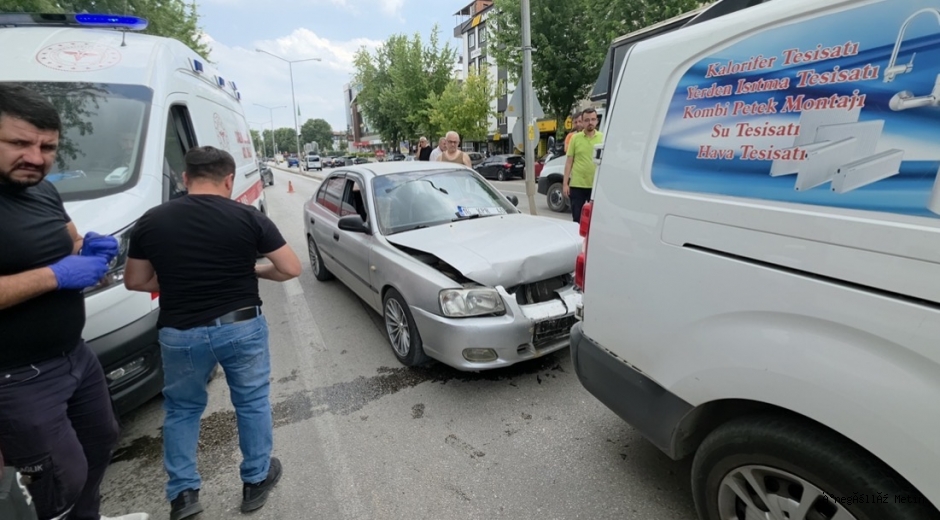 İnegöl’de Arkadan Çarpma Kazası: 2 Yaralı