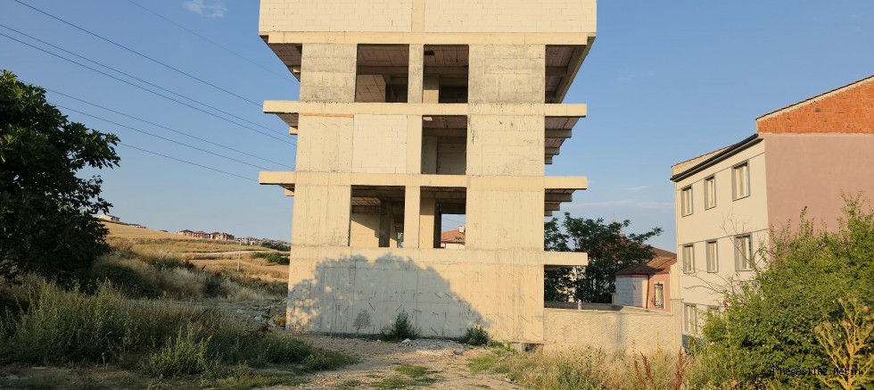 İnegöl’de asansör boşluğuna düşen genç yaralandı