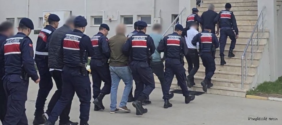 İNEGÖL’DE BIÇAKLI KAVGA: 3 YARALI, 1’İNİN HAYATİ TEHLİKESİ VAR