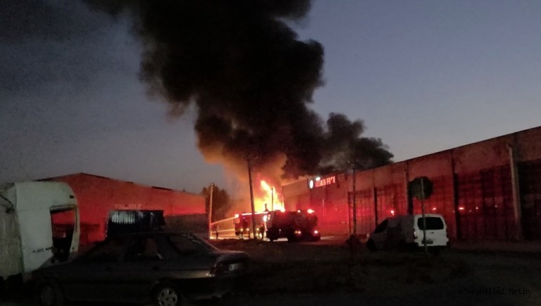 İnegöl’de Boya İmalathanesinde Korkutan Yangın: 2 Dükkan Kullanılamaz Hale Geldi