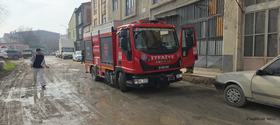 İnegöl’de boya imalatında çatı yangını paniğe neden oldu