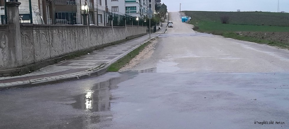 İnegöl’de  Bu Cadde Neden 7 Yıldır Aydınlatılmıyor?