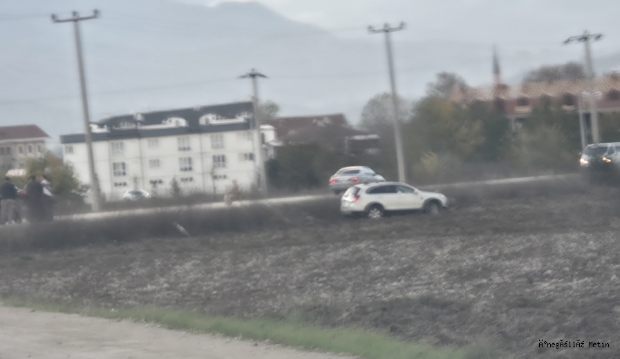 İnegöl’de cip tarlaya uçtu: Şans eseri yaralanan olmadı