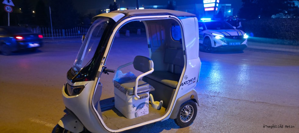 İnegöl’de Elektrikli Araç Devrildi: Yaşlı Kadın Yaralandı