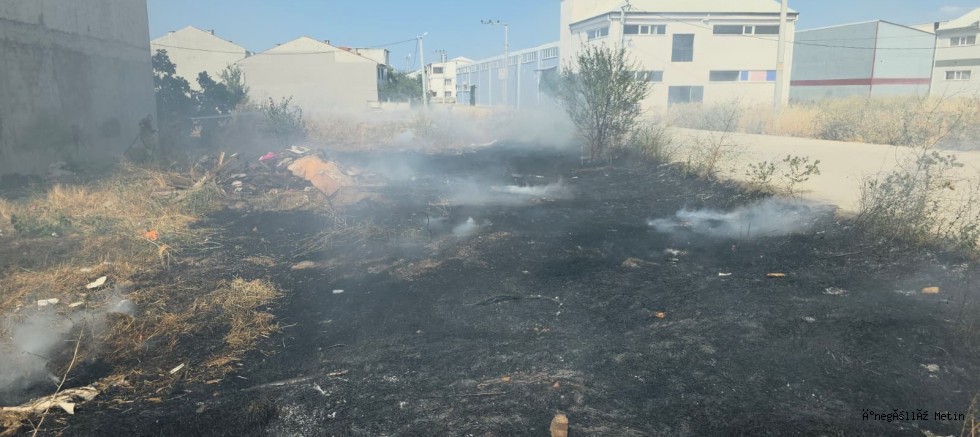 İnegöl’de Evlerin Yanındaki Otluk Alanda Yangın