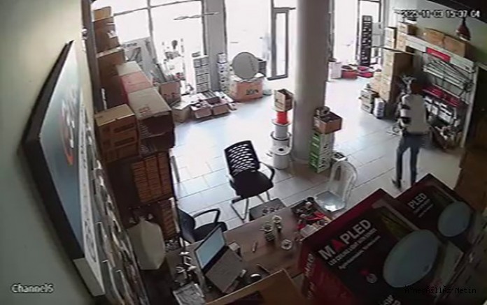 İnegöl’de  hissedilen deprem anı kameraya yansıdı