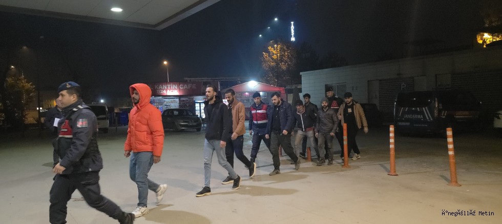 İnegöl’de  izinsiz bulunan 8 Suriye uyruklu yakalandı