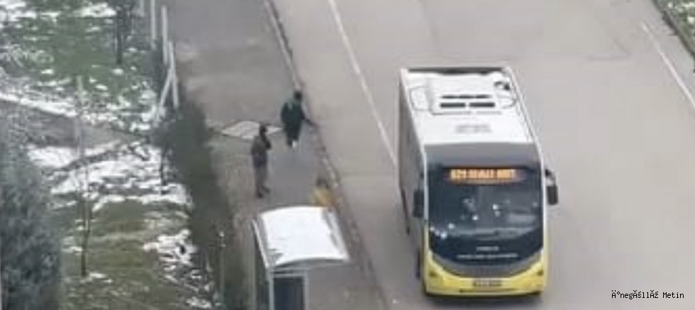 İnegöl’de kar topu gerginliği: Otobüs şoförü çocukları sopayla kovaladı