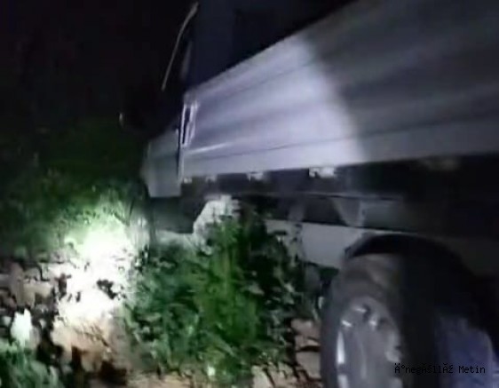İnegöl’de kontrolden çıkan kamyonet şarampole devrildi