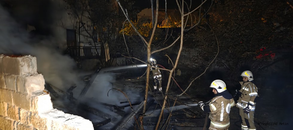 İnegöl’de metruk binada yangın paniği