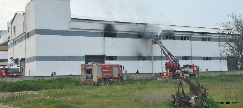 İnegöl’de Mobilya Fabrikasında Yangın Paniği