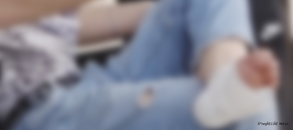 İnegöl’de Odun Keserken Baltayla Bacağını Yaraladı