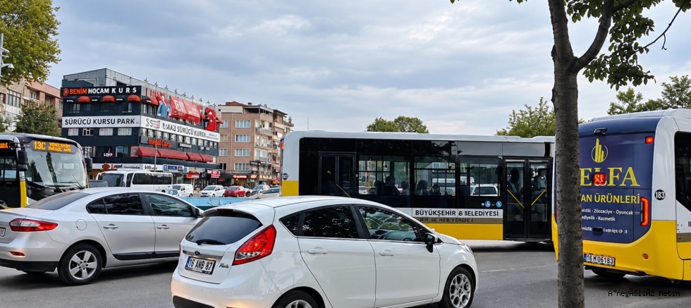 İnegöl’de okulların açılmasıyla trafik çilesi başladı