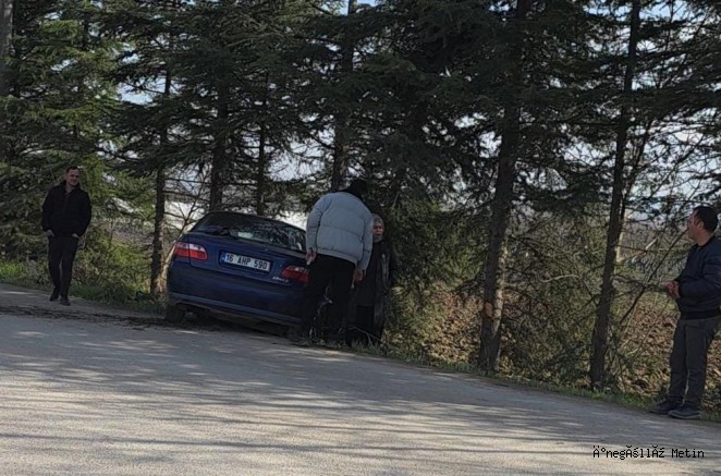 İnegöl’de Otomobil Ağaca Çarptı