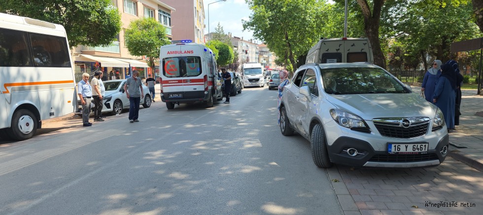 İnegöl’de Otomobil ile Motosiklet Çarpıştı: 1 Yaralı