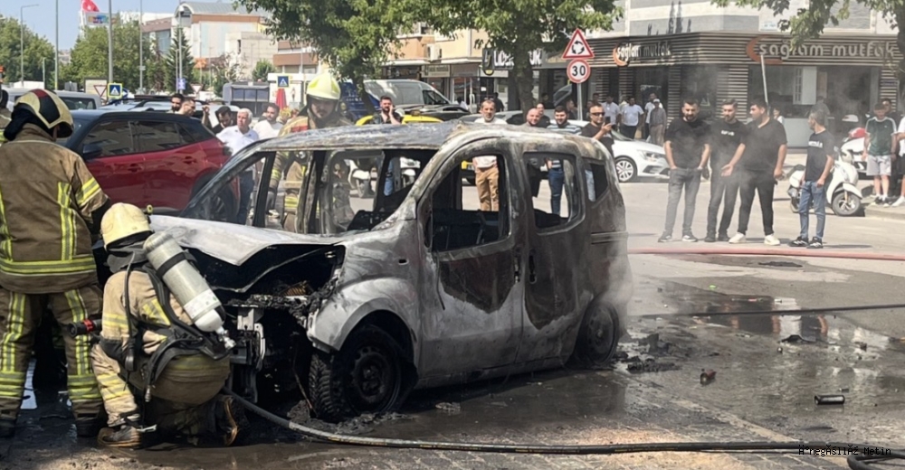 İnegöl’de Park Halindeki Hafif Ticari Araçta Yangın: Çakmaklar Patladı