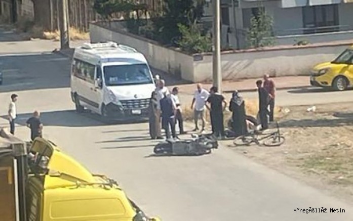 İnegöl'de servis minibüsüyle çarpışan motosikletli yaralandı