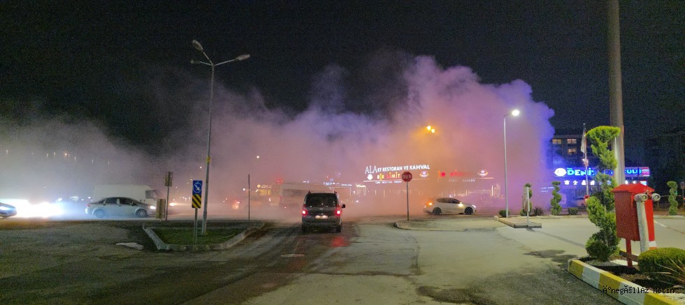 İnegöl’de Seyir Halindeki Otomobilden Çıkan Yoğun Duman Trafikte Paniğe Neden Oldu
