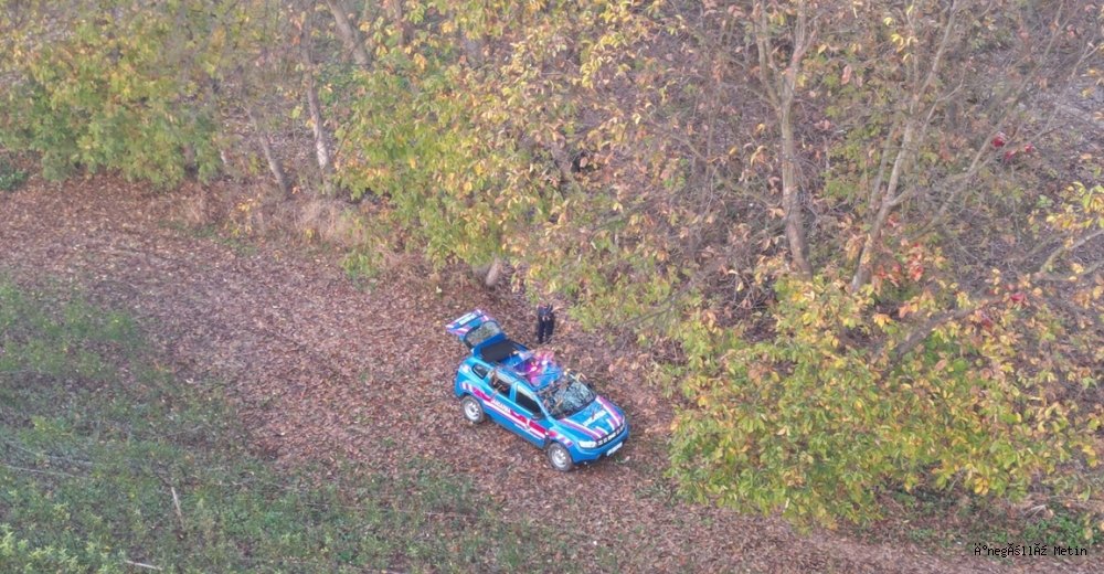 İnegöl’de tarlada yaktığı ateşin başında uyuyan kişi alevlerin arasında kaldı